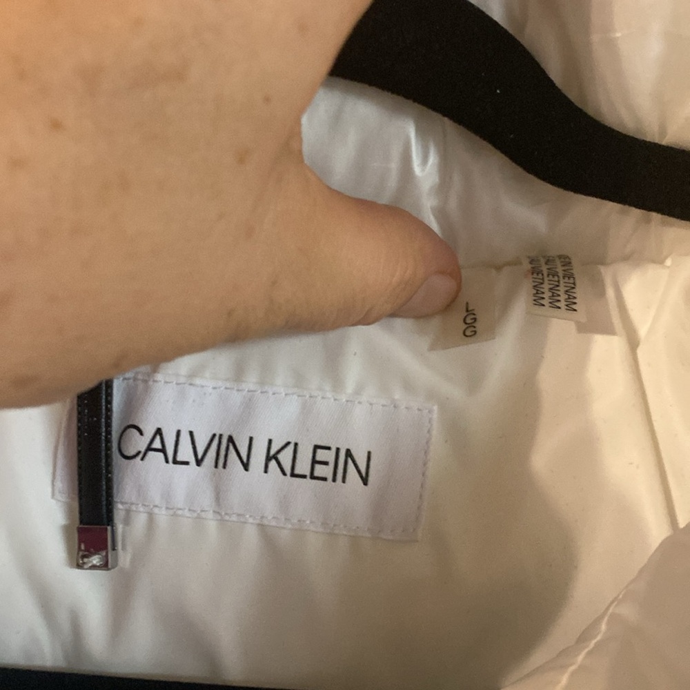 Calvin Klein - Picture 2 of 7